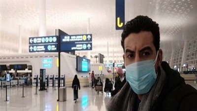 مشاهد من الرحلة.. مصري يوجه 6 رسائل للشعب من مطار ووهان بشأن 