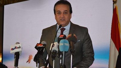 وزير التعليم العالي يطمئن على الطلاب المصريين العائدين من الصين