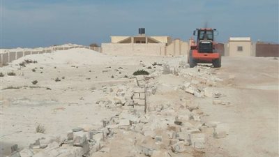 بالصور.. تنفيذ 71 قرار إزالة تعديات على أراضي الدولة في مطروح