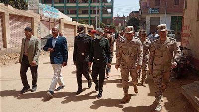 مساعدا رئيس الأركان وقائد الشعبة الهندسية في زيارة لمركز الشهداء