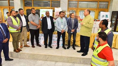 محافظ أسيوط يعلن انطلاق قافلة مواد غذائية وكراتين رمضان ووجبات جاهزة بالقرى الأكثر احتياجاً