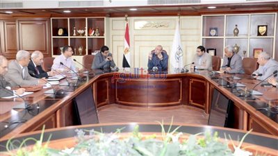 محافظ بني سويف يناقش استعدادات استلام وتوريد القمح لهذا الموسم