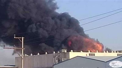 الحماية المدنية تسيطر علي حريق هائل بونش لرفع الأوزان الثقيلة بالمحلة