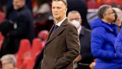 لاعبو مانشستر يونايتد يدعمون لويس فان جال بعد إصابته بالسرطان