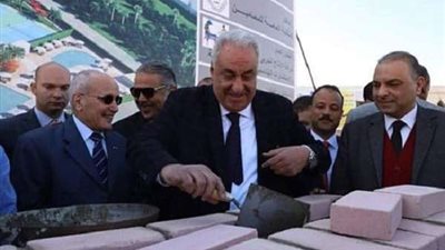 بالصور.. سامح عاشور يضع حجر الأساس لنادي المحامين الرياضي