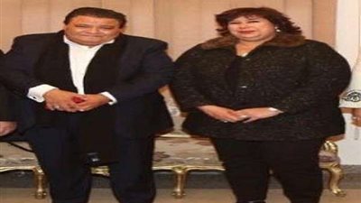 وزيرة الثقافة تطمئن على الحالة الصحية لـ خالد جلال