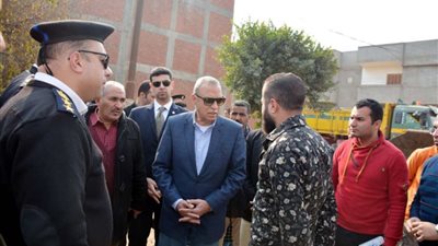 محافظ القليوبية يشهد إزالة 12 حالة تعد على أملاك الدولة بشبين القناطر