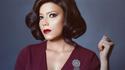 ناهد السباعى تتألق بإطلالة صيفية.. والجمهور: الدنيا سقعة عليكى