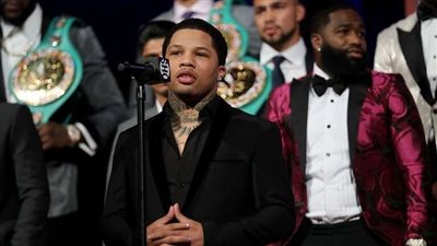 انتقادات حادة لبطل العالم في الملاكمة بعد فضيحته (فيديو)