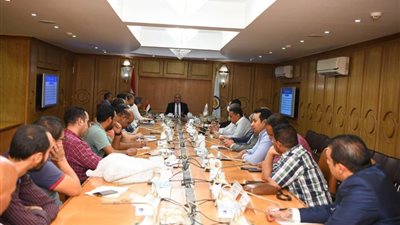 محافظ قنا يعقد اجتماعا تنسيقيا للبدء في إنشاء محور دشنا الوقف الجديد