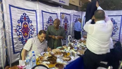 بعد وضع صورته الشخصية على وجبات الإفطار.. برلماني يشعل غضب أهالي الإسماعيلية