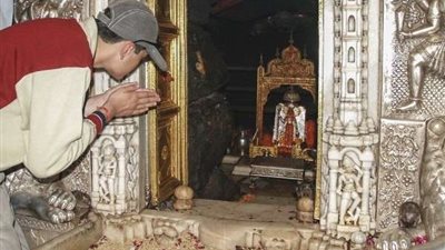 قرية تقدس 20 ألف فأر بالطعام والحلوى (فيديو)