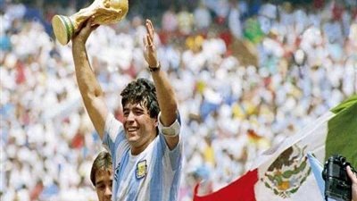 إبنة ماردونا تتصدى لعملية بيع قميص والدها الذي خاض به مونديال 1986