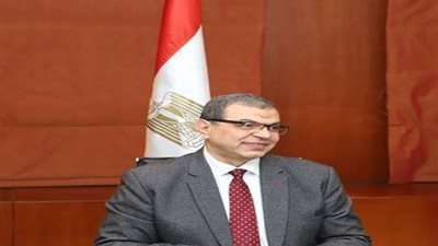 القوى العاملة: 3 آلاف جنيه شهريًا للوجبات الغذائية لـ1350 عاملاً بالمناجم والمحاجر