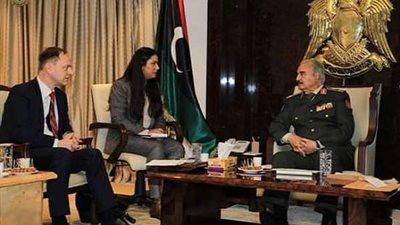 شاهد.. المشير حفتر يستقبل وزير الخارجية الألماني في بنغازي