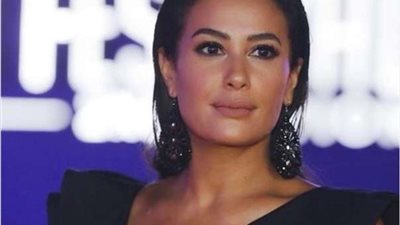 أتمنى لكم الانتصار.. هند صبري تدعم مرضى السرطان