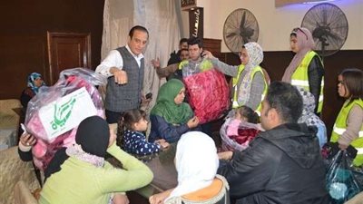 بمشاركة طارق علام.. قافلة طلابية لتوزيع البطاطين والملابس في معهد شلل الأطفال بإمبابة