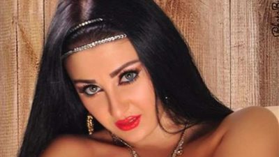 بسيلفي الميكروجيب.. صافينار تواصل إثارة الجدل على انستجرام