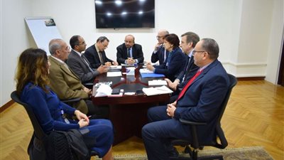 نائب وزير الإسكان يلتقي مسئولي بنك الاستثمار الأوروبي لمتابعة عدد من المشروعات