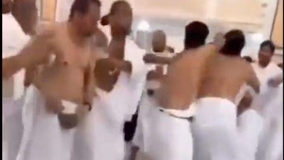 فيديو مشاجرة في الحرم المكي.. والأجهزة الامنية تتدخل