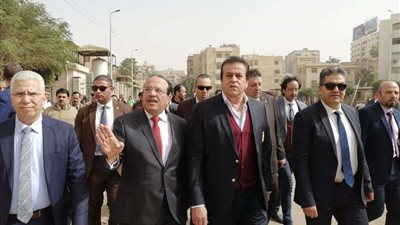 وزير التعليم العالي يقوم بجولة تفقدية داخل مستشفيات جامعة طنطا