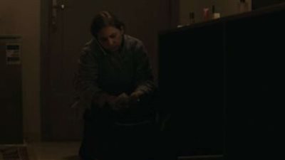 سيدة مجهولة تغيير حياة نيللي كريم وتمنحها شنطة بها مليون جنيه والسبب.. في الحلقة الـ٨ من فاتن أمل حربي