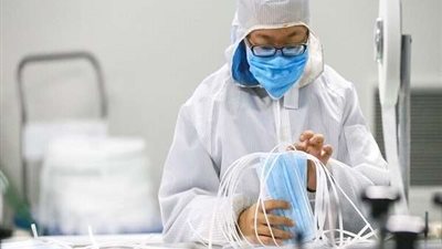 بعد إصابته.. وفاة الطبيب الصيني مكتشف 