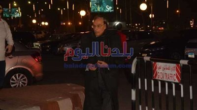 عزت العلايلى يقدم واجب العزاء في الفنانة الراحلة نادية لطفى