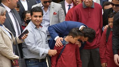 وزير الرياضة يلتقي مجموعة من شباب ذوي الهمم بالعاصمة الإدارية الجديدة