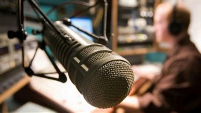 بعد 27 عامًا.. مذيع شهير يعترف بأنه مثلي الجنس