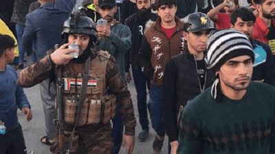 شاهد.. اندلاع المواجهات بين قوات الأمن العراقي والمتظاهرين في ساحة الصدرين بالنجف