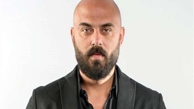 أحمد صلاح حسني: نفسي أمثل مسرح وعلي ربيع ومصطفى خاطر وحوش كوميديا.. فيديو