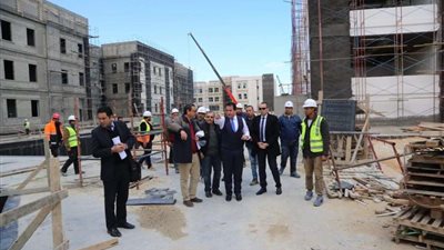 وزير التعليم العالي يتفقد منشآت جامعة العلمين الدولية للعلوم والتكنولوجيا