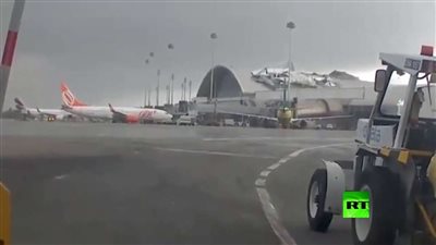 انهيار سقف مطار في البرازيل.. والسبب غريب