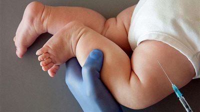 لعدم حدوث شلل.. كيفية إعطاء حقنة العضل للأطفال؟
