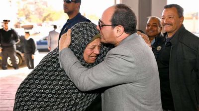 الرئيس الإنسان.. السيسي يوجه بعلاج سيدة من عزبة الهجانة على نفقة الدولة