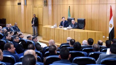 الرئيس التنفيذي لهيئة الاستثمار يجري زيارة إلى المنيا (صور)