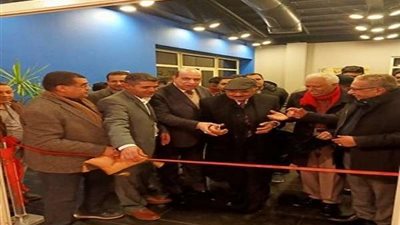 44 لوحة تشكيلية بمعرض 