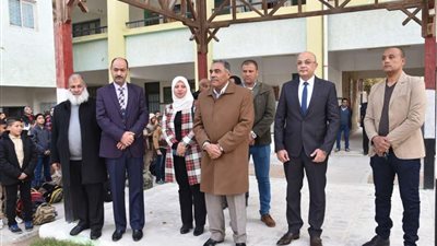 محافظ مطروح يطمئن على انتظام العملية التعليمية بأول أيام الفصل الدراسي الثاني
