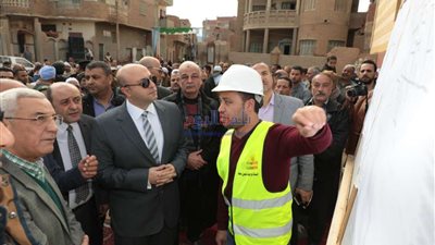 محافظ بني سويف يشهد بدء تنفيذ الصرف الصحي بـ