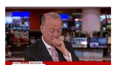 مذيع بي بي سي نيوز يوقف بثه المباشر بعد إصابته بـ نوبة عطس