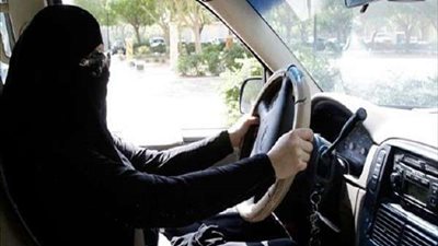 سعودية تدهس ابنتها خلال محاولتها قيادة السيارة