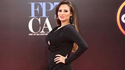 سبب عدم ظهور غادة طلعت بالمكياج في 