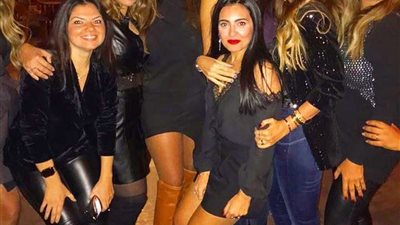 بالصور.. زينة تحتفل بعيد ميلادها الـ39