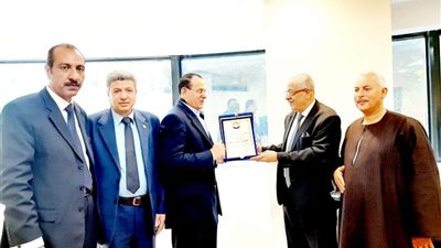 نقيب الفلاحين يكرم قيادات البنك الزراعي المصري (صور)