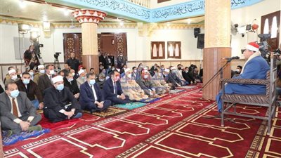 حكم من أدرك الإمام في تشهد صلاة الجمعة.. الإفتاء ترد