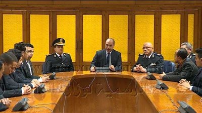 قطاع الأحوال المدنية يستقبل عدد من طلاب الجامعات المصرية