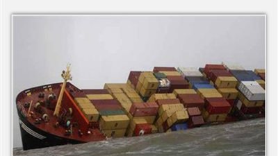 غرق سفينة شحن محملة بـ750 طن من الوقود