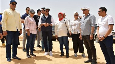 وزير الرياضة يشهد مسابقات التزلج على الرمال في زيارته للواحات البحرية