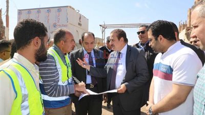 محافظ المنوفية يسلم مساعدات مالية للأسر المتضررة من حريق حظائرها بمنطقة المعهد الدينى بتلا